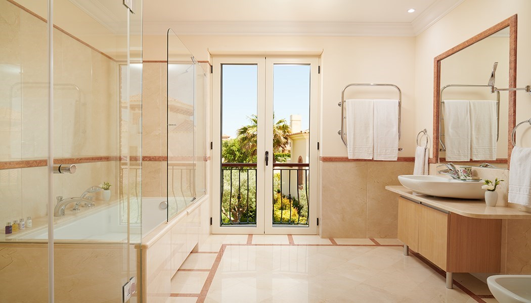 website-image-cascade-linked-villas-master-bathroom-2018